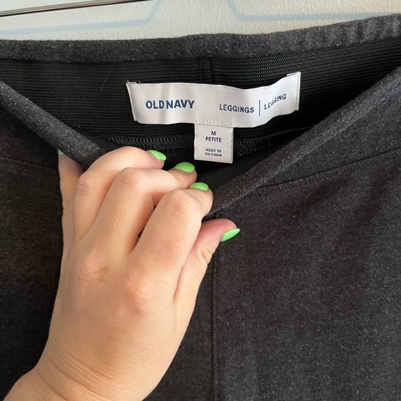 Old Navy Petite black leggings - Picture 2 of 4